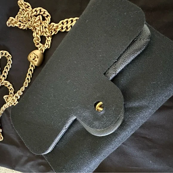 ❤️ CHANEL NEW ❤️ CHANEL Caviar Quilted
Mini Sweetheart Rectangular Flap Black - Picture 3 of 10